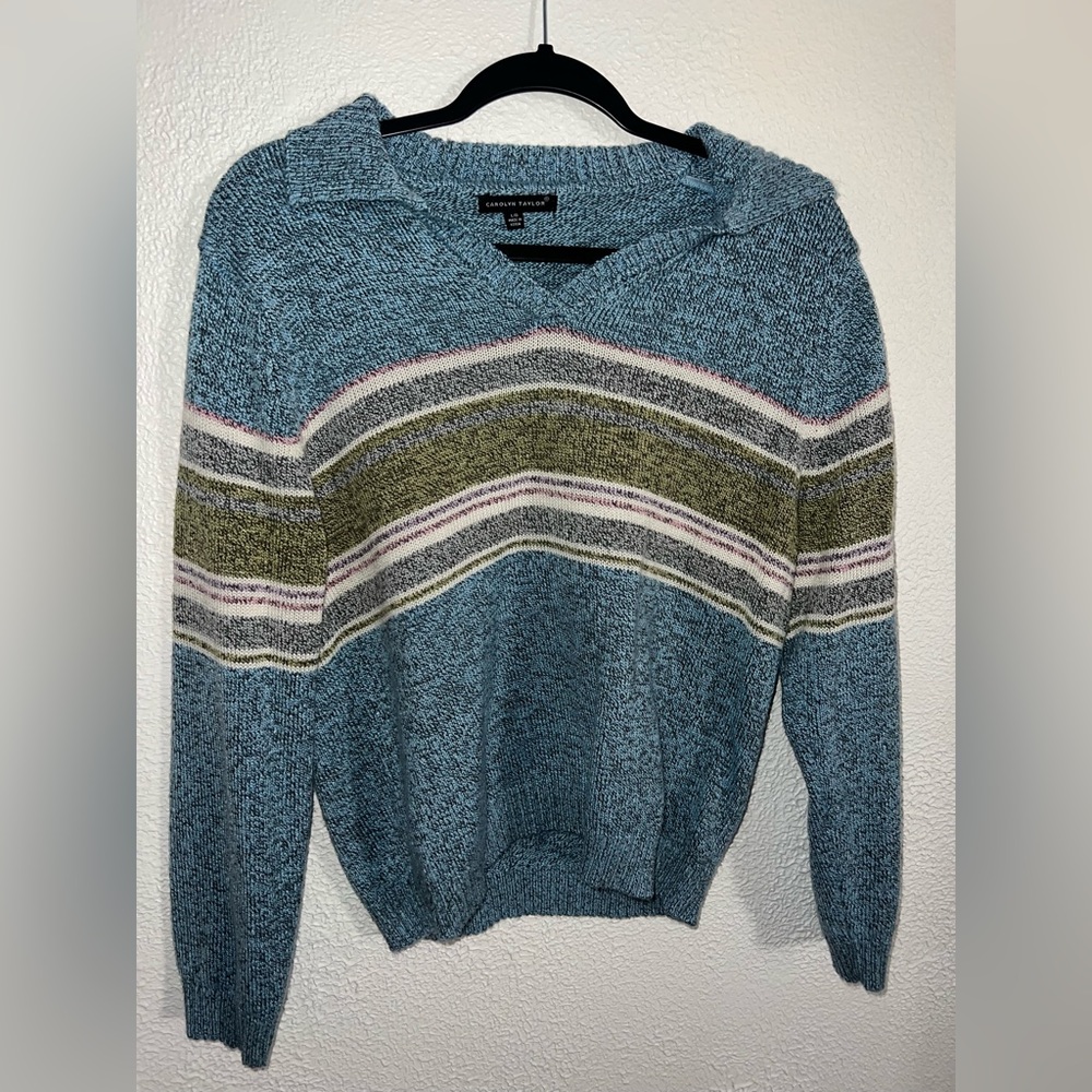 Collard V-neck women’s sweater large